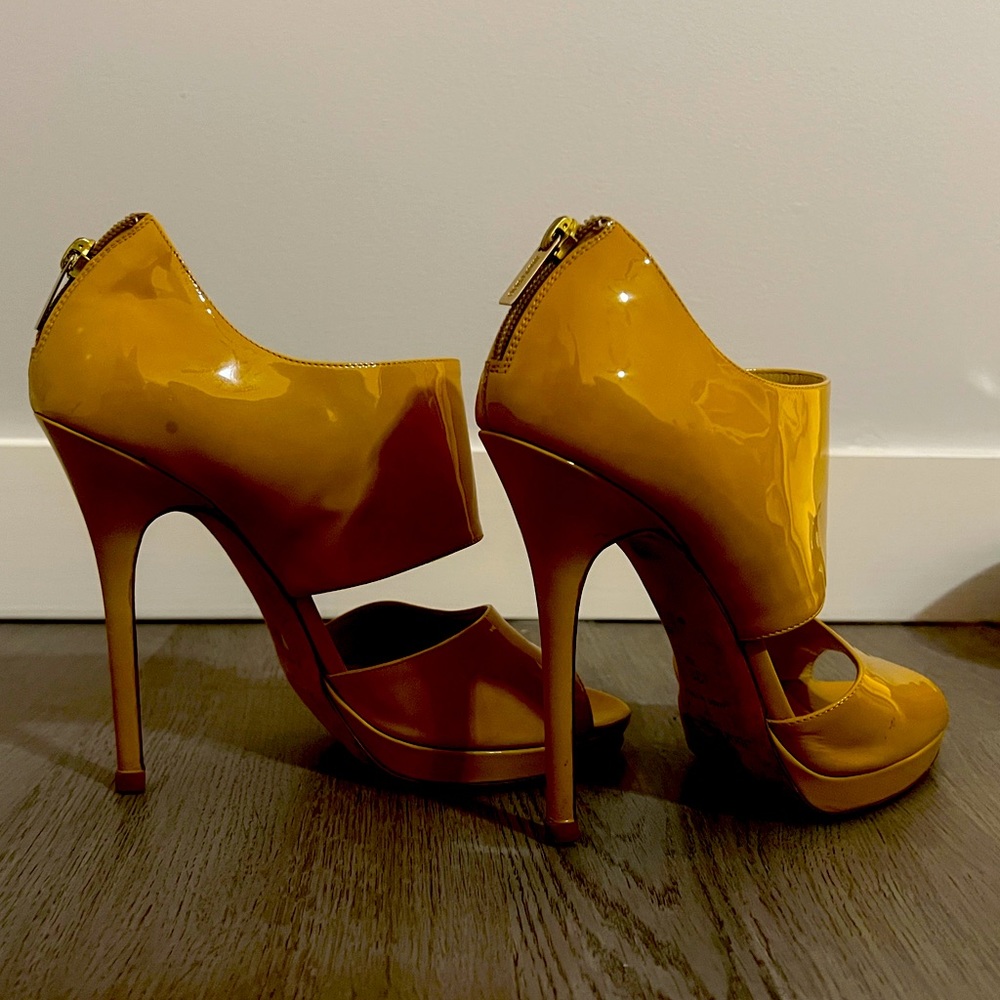 Jimmy Choo Open Toe Neutral Heels used 38